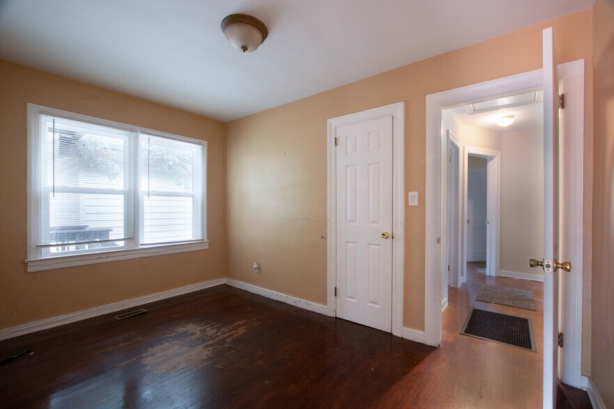 More Photos Of 1746 Hazelwood Dr SE, Marietta Office For Sale