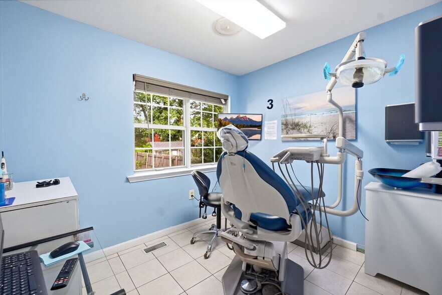 More Photos Of 9510 Lanham Severn Rd, Lanham Office For Sale