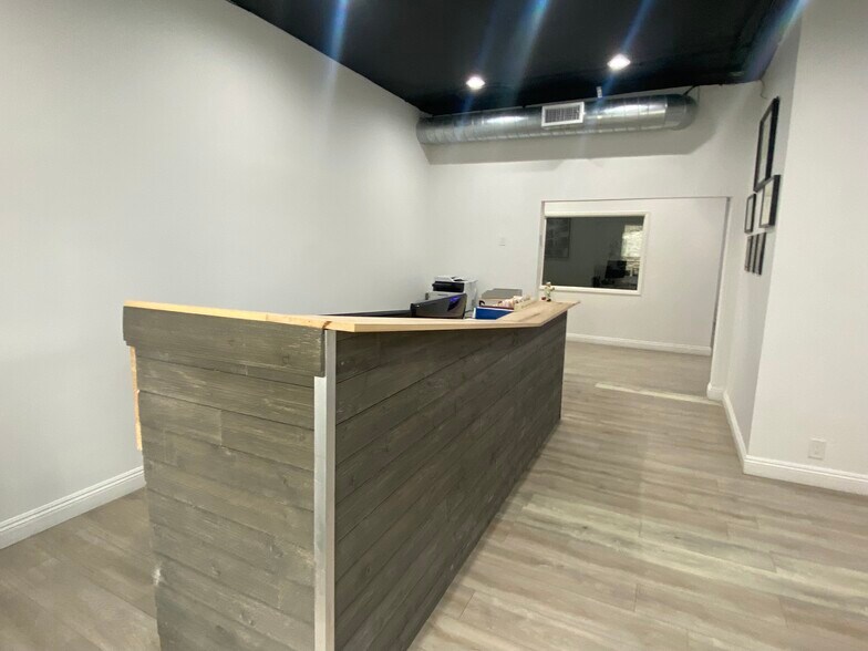 More Photos Of 6930 Owensmouth Ave, Canoga Park Office For Lease