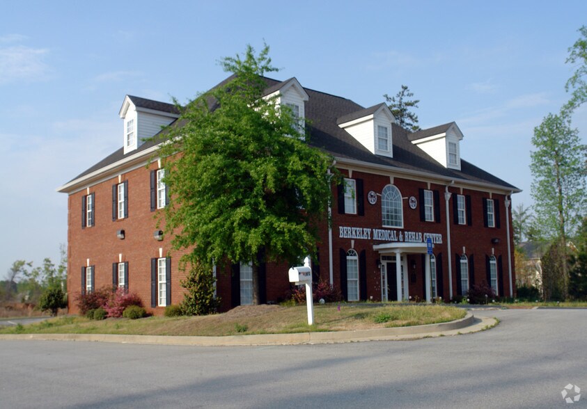 More Photos Of 4711 Peachtree Industrial Blvd, Berkeley Lake Office For Lease