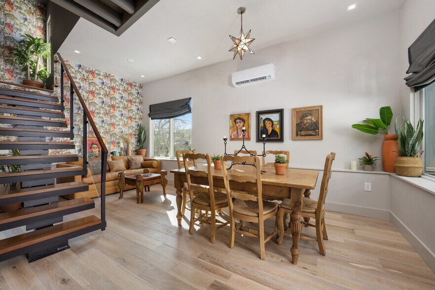 More Photos Of 1123 E 11th St, Austin Hotel For Sale
