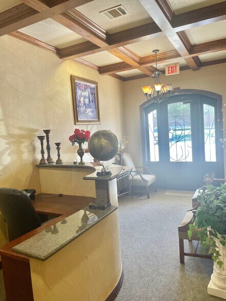 More Photos Of 1111 Kinwest Pky, Irving Office Residential For Lease