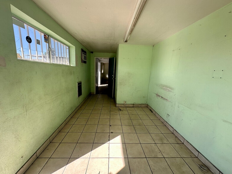 More Photos Of 514 Glenoaks Blvd, San Fernando Land For Lease