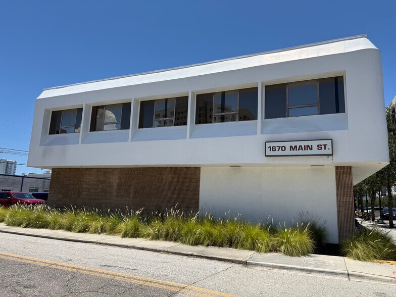 More Photos Of 1670 Main St, Sarasota Office For Sale