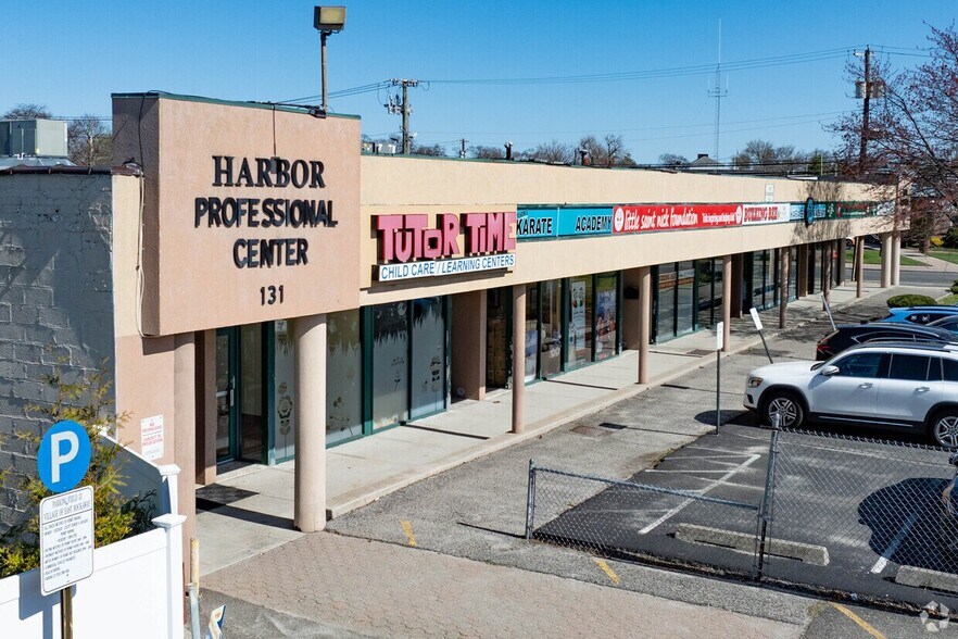 More Photos Of 131 Main St, East Rockaway General Retail For Sale