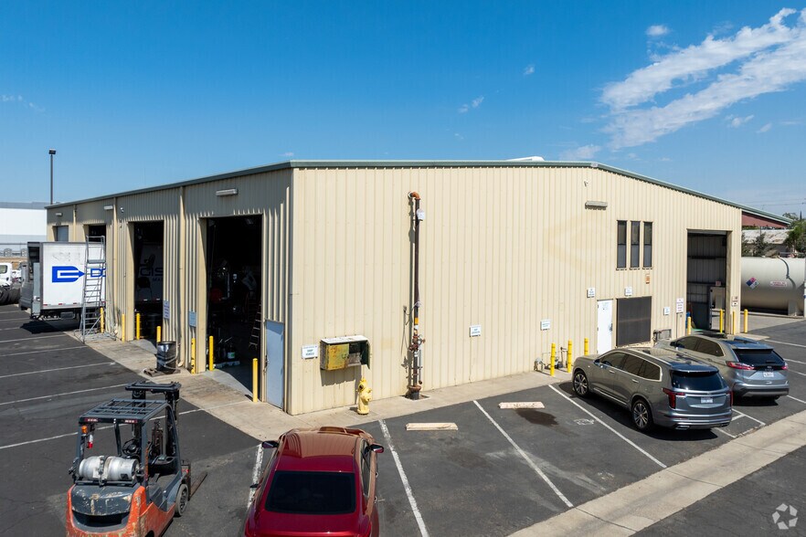 Primary Photo Of 1019 Bessemer Ave, Manteca Distribution For Lease