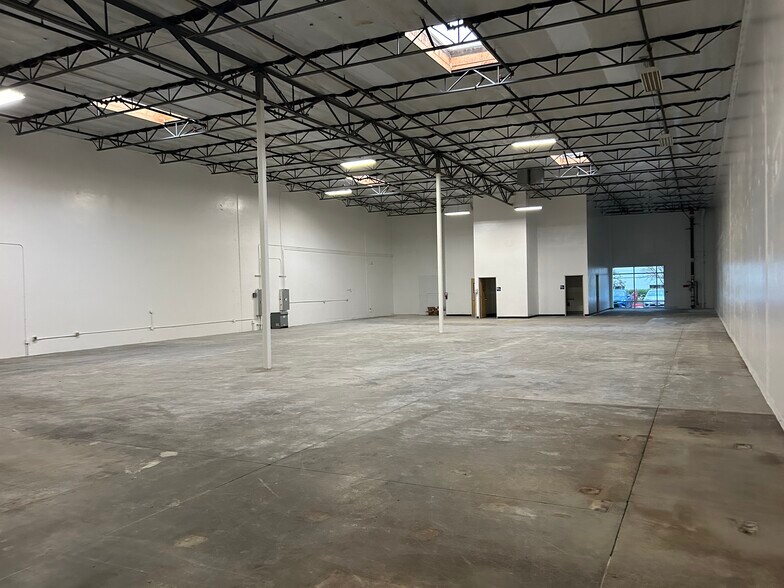 More Photos Of 29013 Avenue Penn, Valencia Light Distribution For Lease