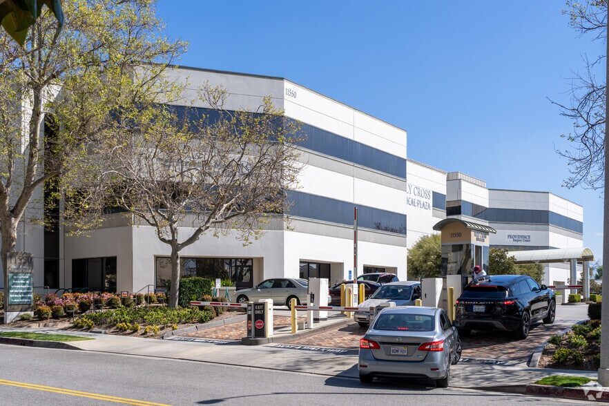 More Photos Of 11550 Indian Hills Rd, Mission Hills Medical For Lease