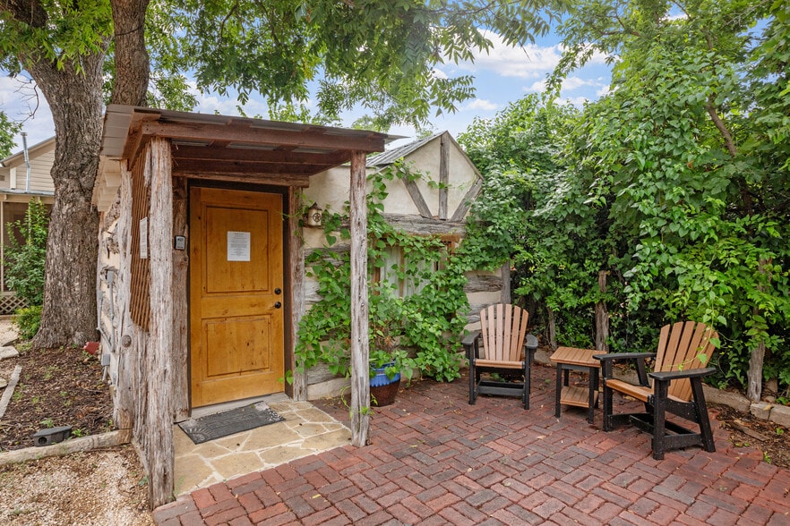 More Photos Of 514 W Austin St, Fredericksburg Specialty For Sale