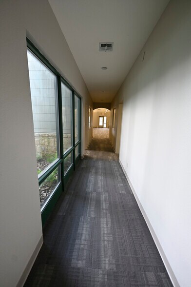 More Photos Of 116 Kestrel Dr, Spring Branch Loft Creative Space For Lease