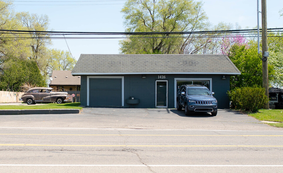 Primary Photo Of 1430 Crescent Lake Rd, Waterford Warehouse For Sale