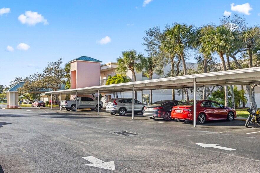 More Photos Of 2300 5th Ave, Vero Beach Office Residential For Lease