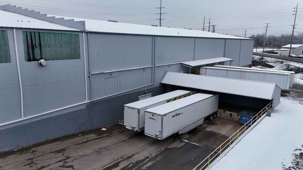 More Photos Of 3330 Hollins Rd, Roanoke Warehouse For Lease