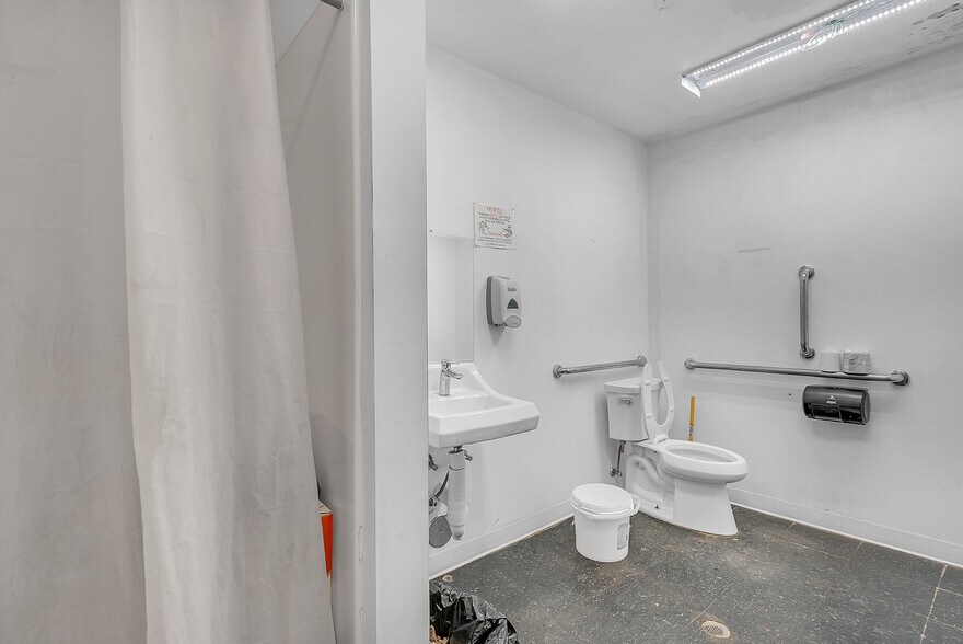 More Photos Of 21736 Bedford Rd N, Battle Creek Industrial For Sale
