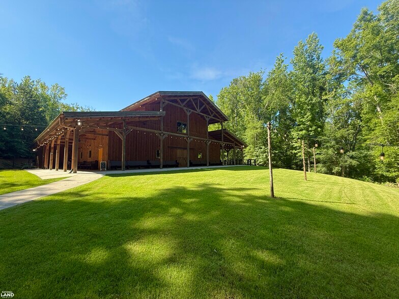 More Photos Of 701 Wingert Road rd, Greenwood Specialty For Sale