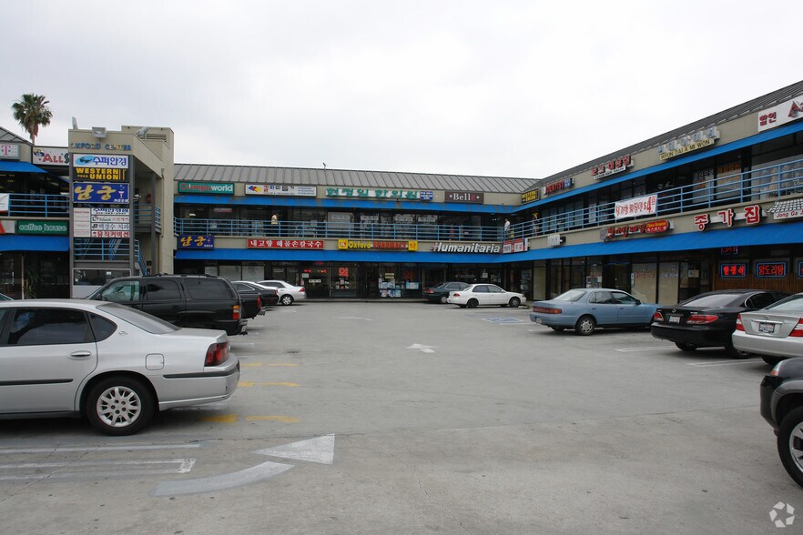 More Photos Of 3500-3548 W 8th St, Los Angeles Unknown For Lease