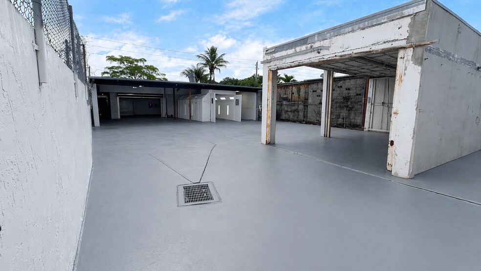 More Photos Of 1420 NE 131st St, North Miami Service For Lease
