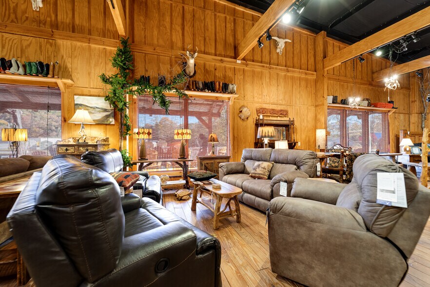 More Photos Of 25 Setser Branch Rd, Franklin Storefront For Sale