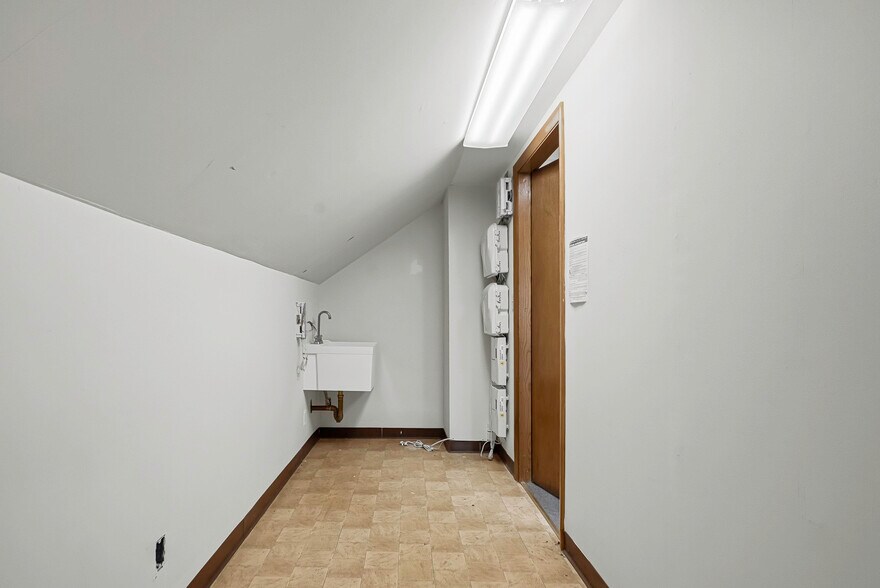More Photos Of 37 Pierce St, Northborough Office For Sale