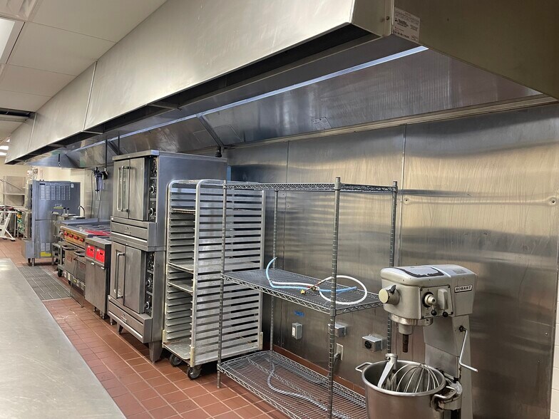 More Photos Of 1 Energy Pl, Pensacola Office For Lease