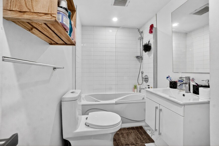 More Photos Of 2278-2296 Av Bourbonnière, Montréal Apartments For Sale