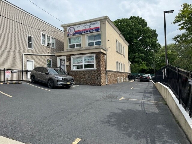 Primary Photo Of 1682 Victory Blvd, Staten Island Office For Lease