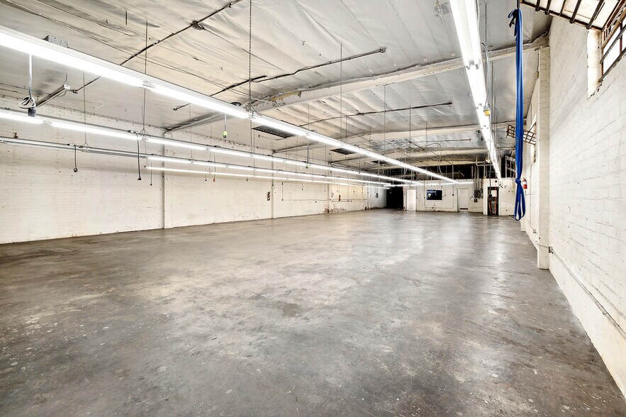 More Photos Of 2622 S Grand Ave, Los Angeles Warehouse For Sale