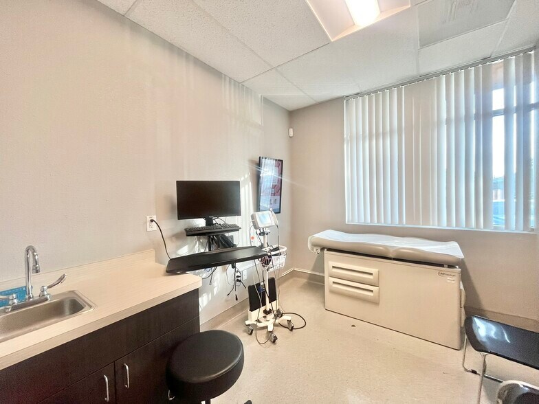 More Photos Of 2485 Sunrise Blvd, Gold River Office For Sale