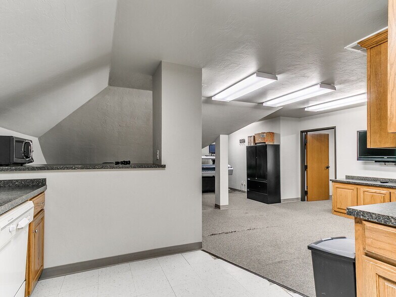 More Photos Of 901-909 Wall St, Norman Office For Sale