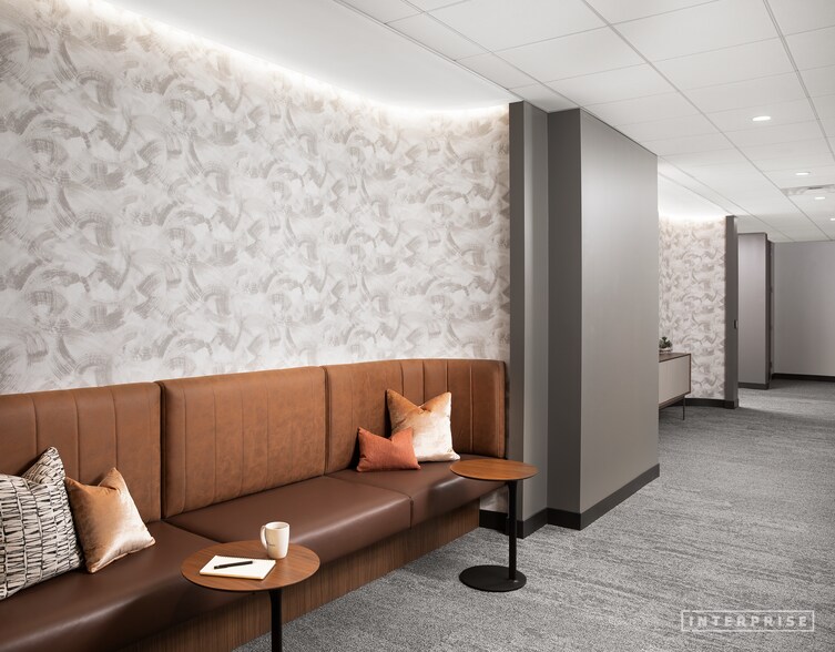 More Photos Of 5950 Sherry Ln, Dallas Office For Lease