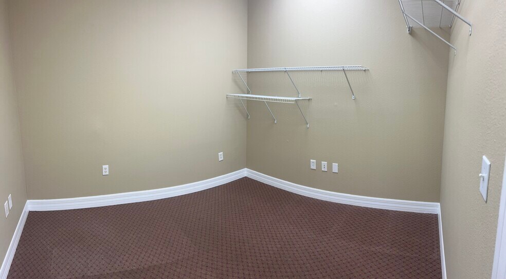 More Photos Of 6105 Deltona Blvd, Spring Hill Office For Lease