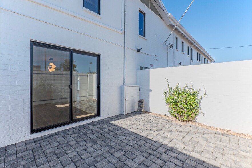 More Photos Of 3530 E Indian School Rd, Phoenix Office For Lease