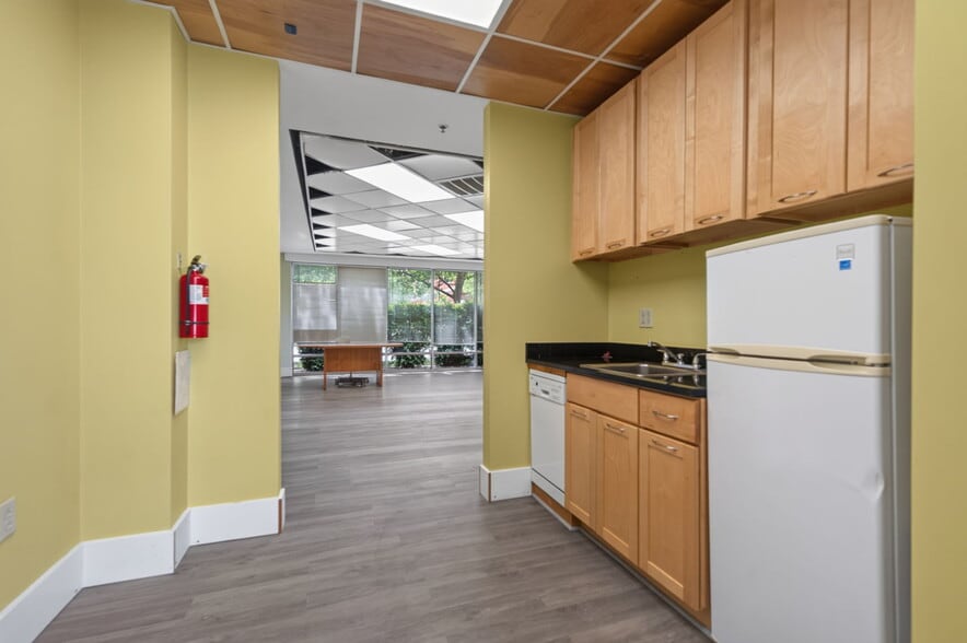 More Photos Of 1060-1090 Loftis Blvd, Newport News Office Residential For Sale
