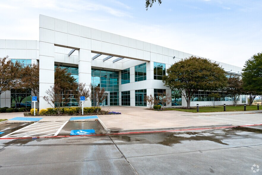 More Photos Of 2301 Eagle Pky, Fort Worth Office For Lease