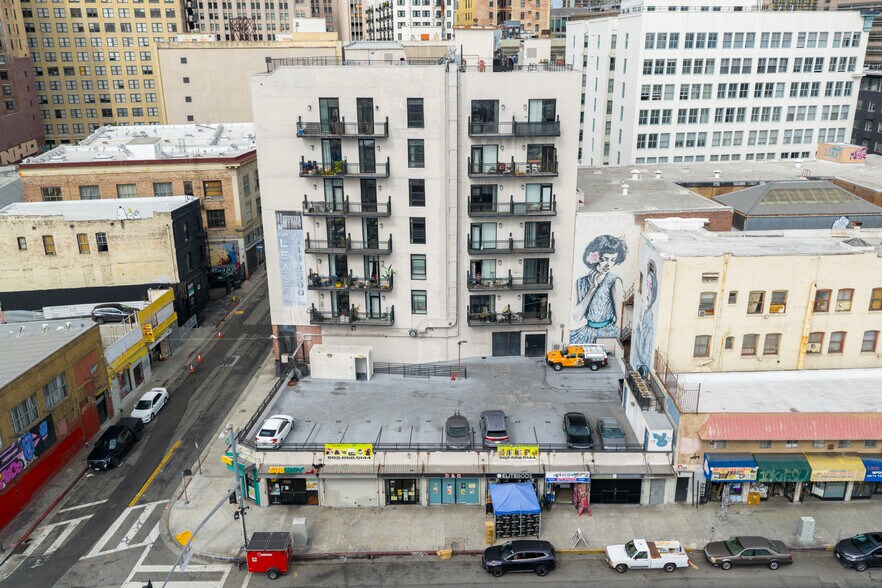 More Photos Of 425 S Los Angeles St, Los Angeles Storefront For Sale