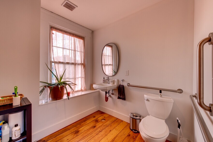 More Photos Of 209 E 4th St, Covington Office For Lease