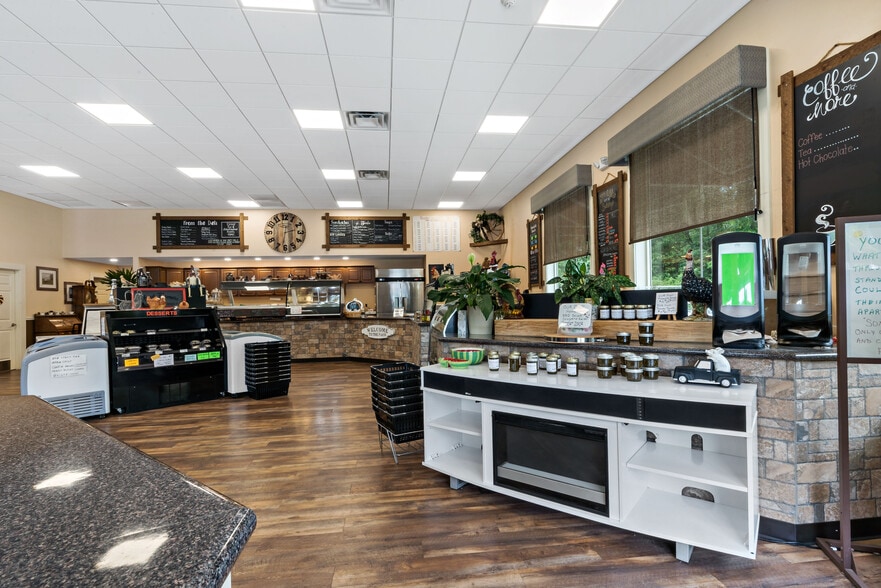 Primary Photo Of 499 State Rd, Plymouth Restaurant For Sale