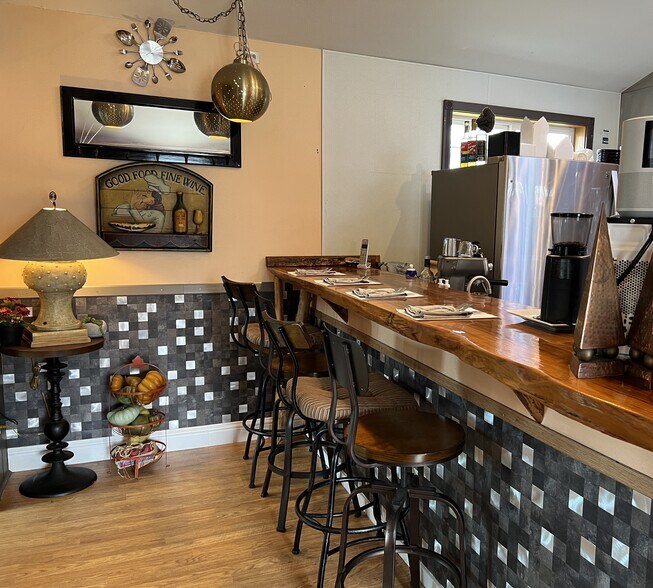 More Photos Of 1311 Bay Ave, Ocean Park General Retail For Sale