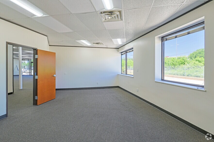 More Photos Of 2157-2191 Woodward St, Austin Unknown For Lease