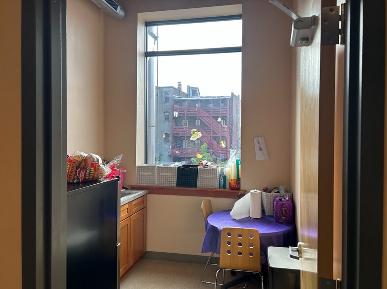 More Photos Of 306 Race St, Holyoke Medical For Lease