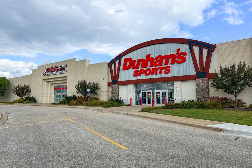 More Photos Of 4101 E Wilder Rd, Bay City Storefront For Lease