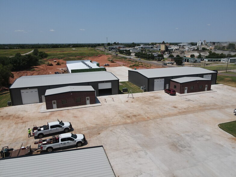 More Photos Of 2690-2730 E Waterloo Rd, Edmond Industrial For Lease