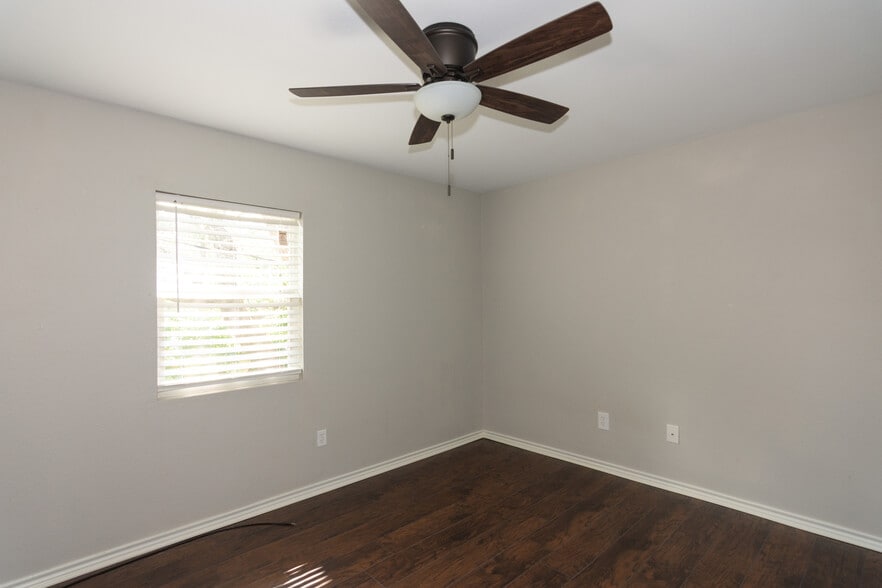 More Photos Of 114 Scofield Ave, Johnson City Apartments For Sale