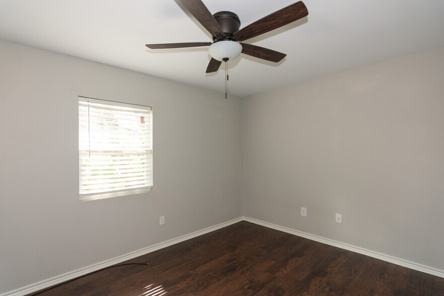 More Photos Of 114 Scofield Ave, Johnson City Apartments For Sale