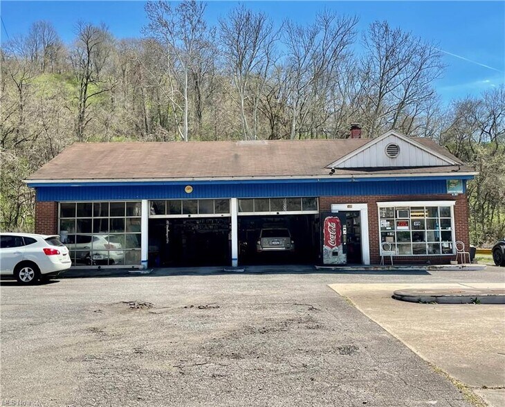 Primary Photo Of 300 Pennsylvania Ave, Weirton Flex For Sale