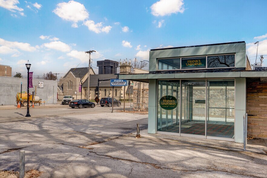 More Photos Of 532 E Walnut St, Springfield Freestanding For Sale