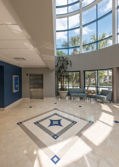 More Photos Of 7915 Baymeadows Way, Jacksonville Office For Lease