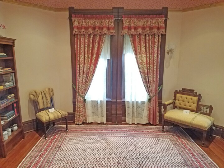 More Photos Of 1307 Massachusetts St, Lawrence Office For Lease