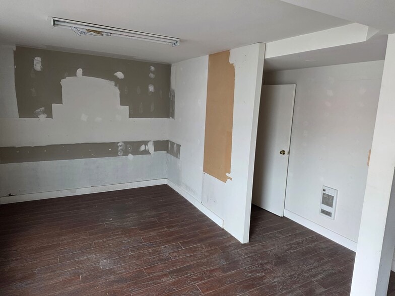 More Photos Of 20131-20133 Industrial Ave, Langley Warehouse For Lease