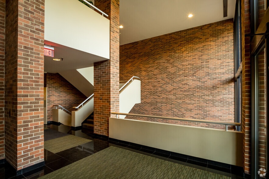 More Photos Of 6905 Telegraph Rd, Bloomfield Hills Office For Lease